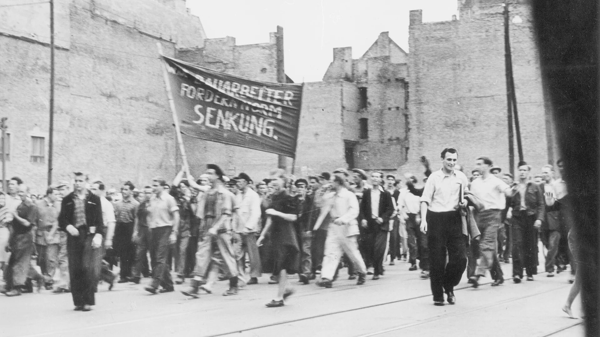 Выступление в гдр 1953. Восстание рабочих в гдр 1953. кризис в гдр 1953. 17 июня 1953 года в гдр. беспорядки в гдр в 1953 г.