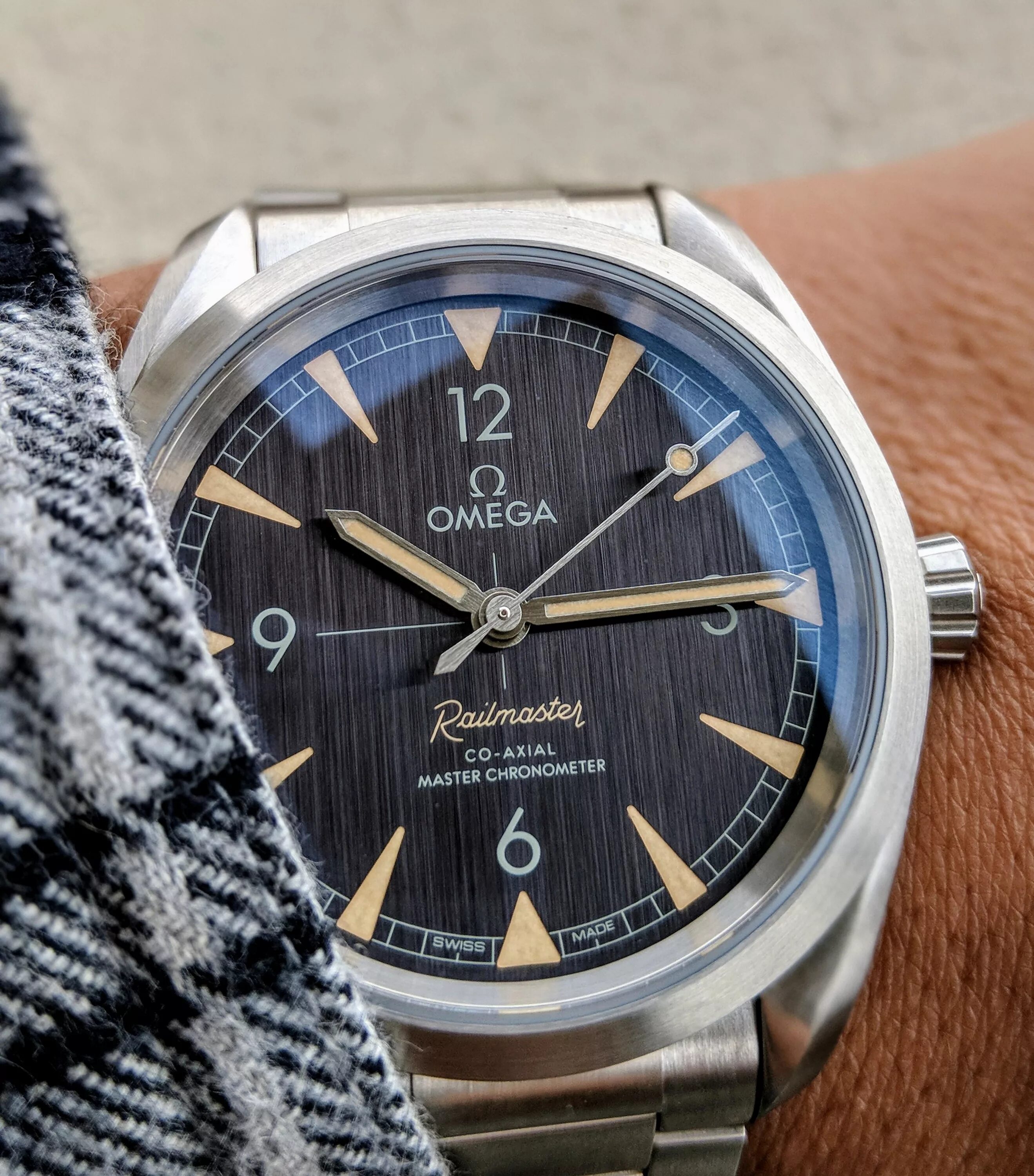 Omega railmaster. Omega railmaster chronometer. омега railmaster часы. часы omega 2025 railmaster. omega seamaster chronometer vintage.