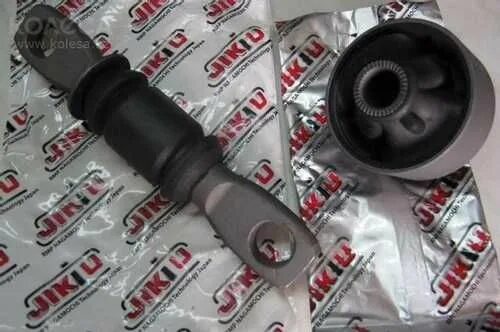 Сайлентблоки на тойоту камри 40. Правый передний рычаг тойота камри 2. Рычаг camry 40. Сайлентблоки передних рычагов камри. Передний рычаг на камри 2012 г.