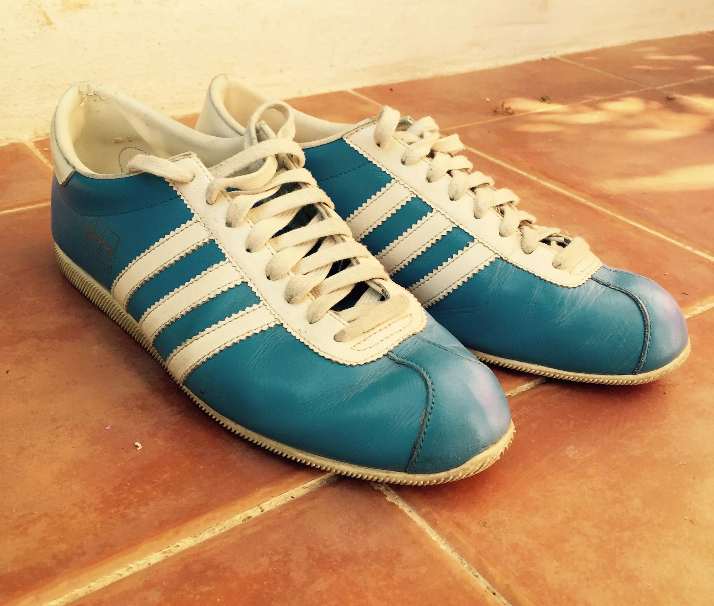 Кроссовки ретро мужские. Adidas 70s. Ретро кеды адидас. Adidas Samba 70s. Кроссовки adidas Retro 80.