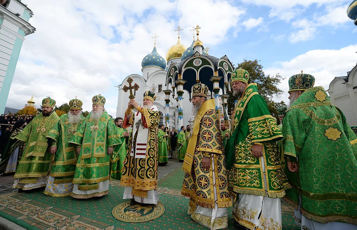 Троице-сергиева лавра фото. Троице-сергиева лавра в ноябре. Храм святого преподобного сергия радонежского, всея руси чудотворца. Сергиев посад храм сергия радонежского. 8 октября троице сергиева лавра.
