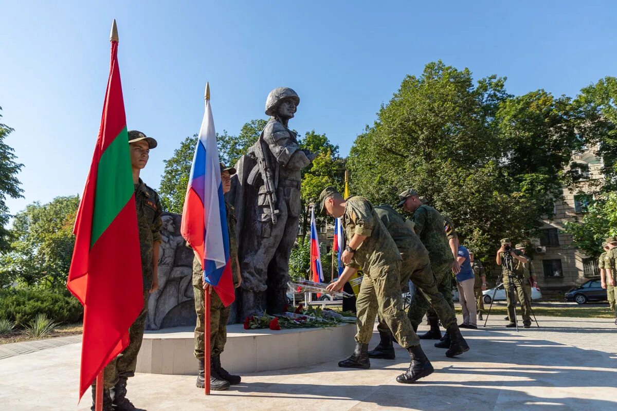 Присоединится ли приднестровье к россии. Бендеры Приднестровье миротворцы. Приднестровская молдавская Республика Приднестровье. Армия Молдавии Приднестровье. Миротворцы Республики Молдова в ПМР.