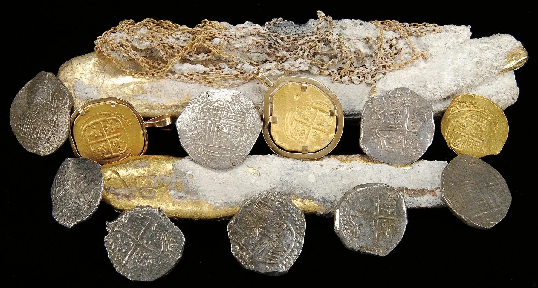 Золото в древности. Сокровища сеньора де Аточа. Слитки золота и серебра в древности. Металлические деньги в древности. Золотые и серебряные монеты в древности.