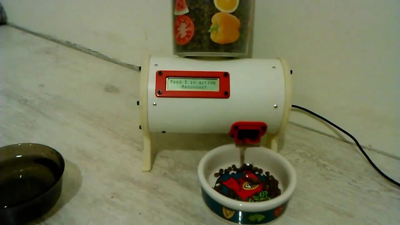 Автокормушка на ардуино. Pet-u 3 л автокормушка для кошек. Automatic pet feeder автокормушка. Автокормушка на ардуино. Автоматическая кормушка для птиц.