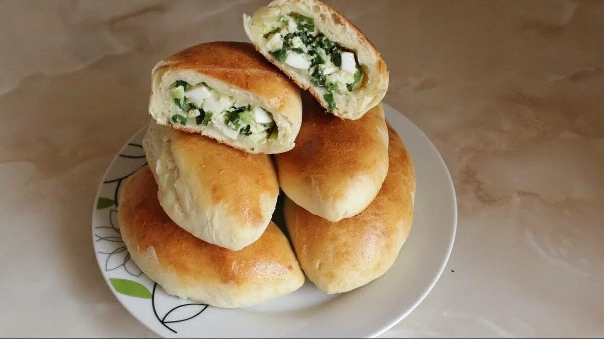 Пышные пирожки с яйцом