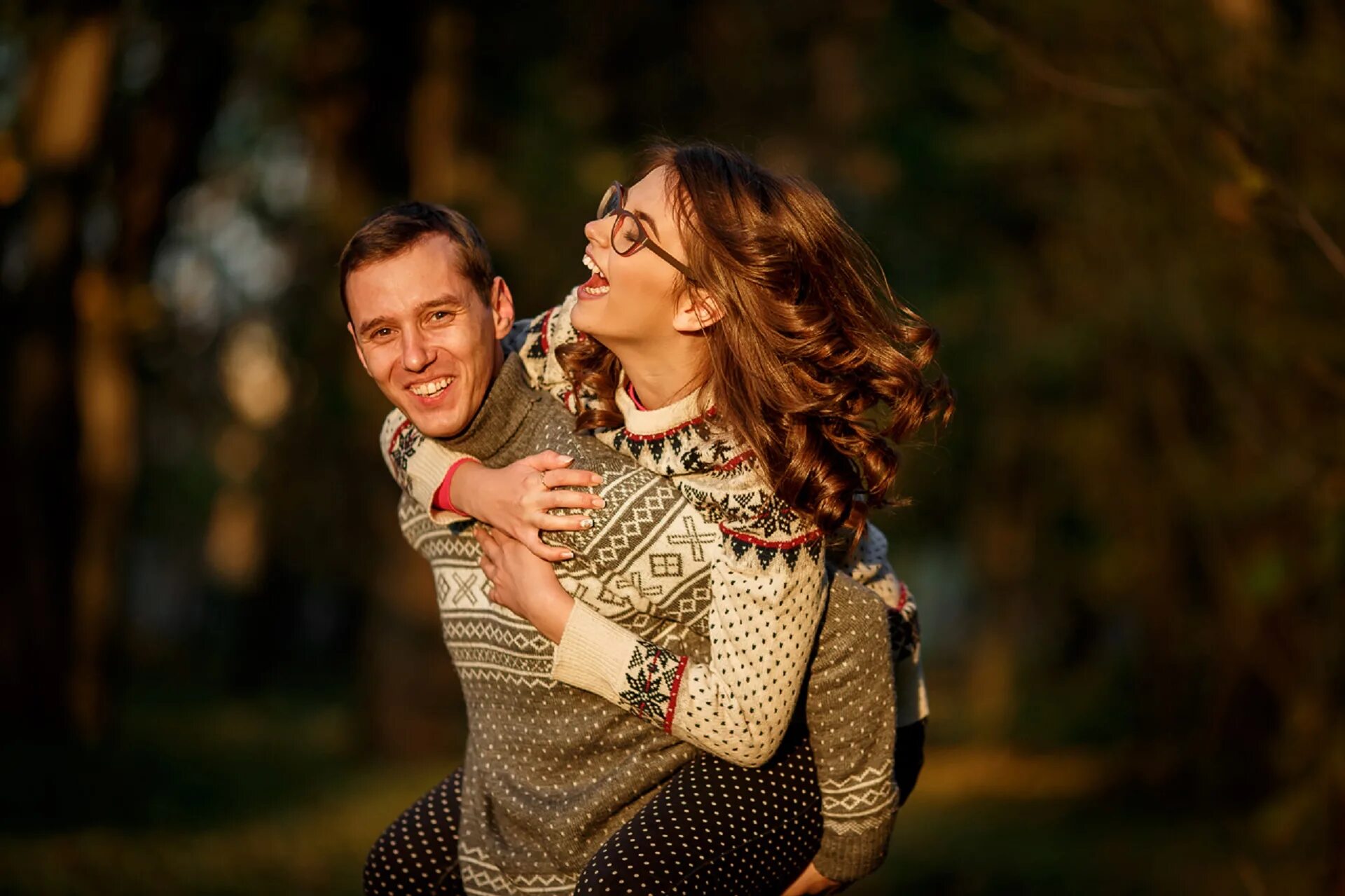 Красивые лав стори для фотосессии. Весенняя фотосессия лав стори. Paul love story. Лав стори фотосессия идеи. Love story фотосессия.