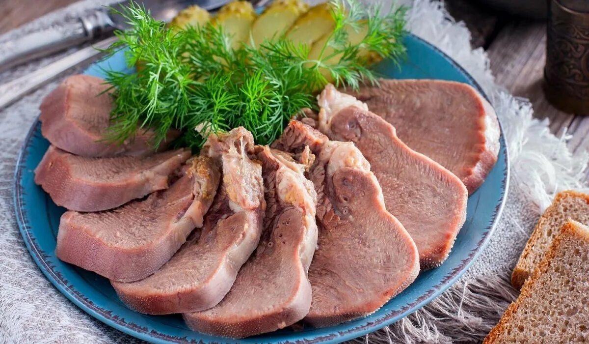 Как отварить говяжий язык вкусно для нарезки. Как отварить говяжий язык вкусно для нарезки