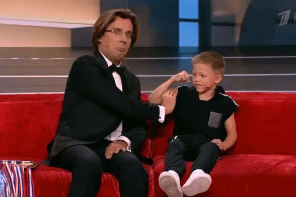 Последние программы лучше всех. Максим галкин шоу лучше всех. Последние программы лучше всех. Логотип передачи лучше всех. Лучше всех?.