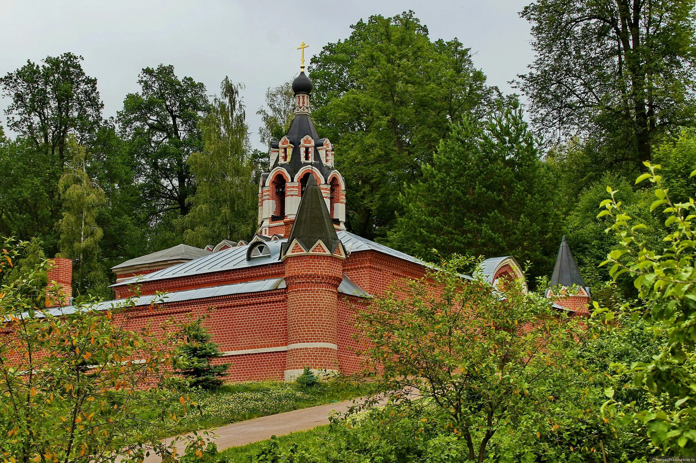 Окрестности звенигорода. Саввино-Сторожевский монастырь Звенигород. Звенигородский храм Саввы Сторожевского. Спасо-Сторожевский монастырь в Звенигороде. Звенигород Одинцовский район.