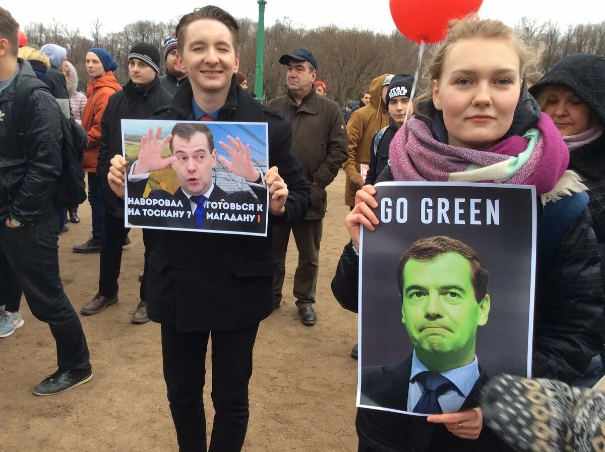 Митинги в связи смертью навального