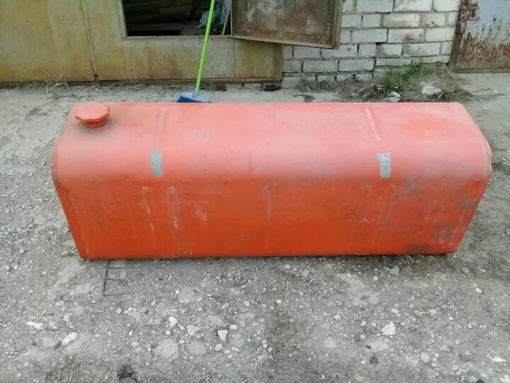 Бак трактора. Топливный бак дт-75. бак дт 75. бак от трактора дт75. масляный бак дт75.