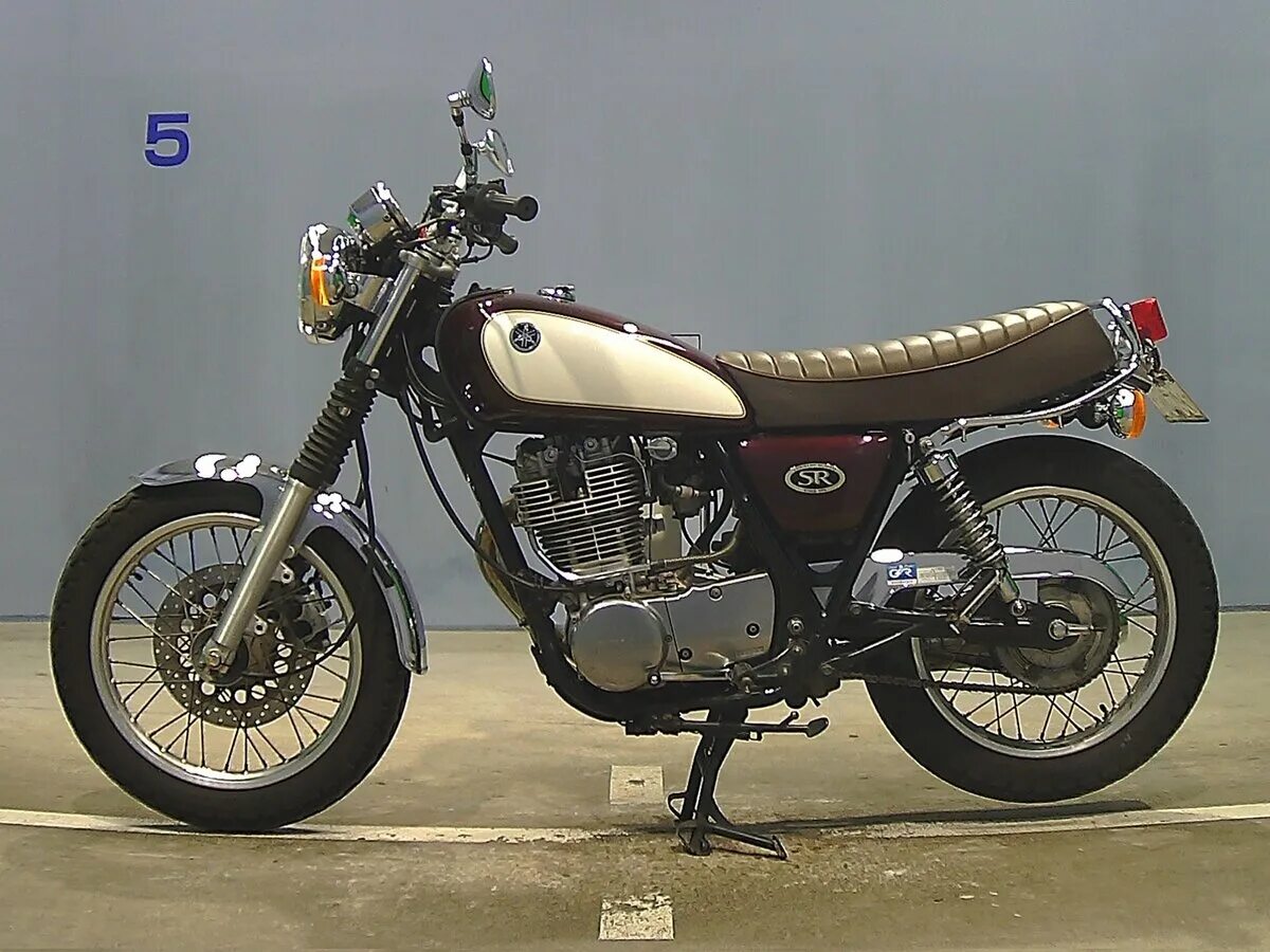 Yamaha 400 купить. Yamaha sr400. Yamaha sr400 2007. Yamaha sr400 2021. Багажник для Ямаха sr400.