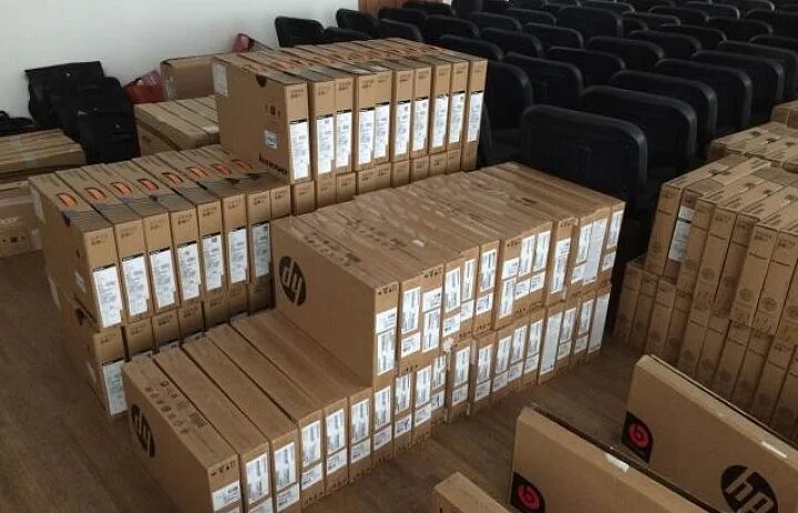 Магазин склад. Выкладка в светофоре. Оптовый склад крупный. Продуктовый склад. Оптовый склад кондитерских изделий.