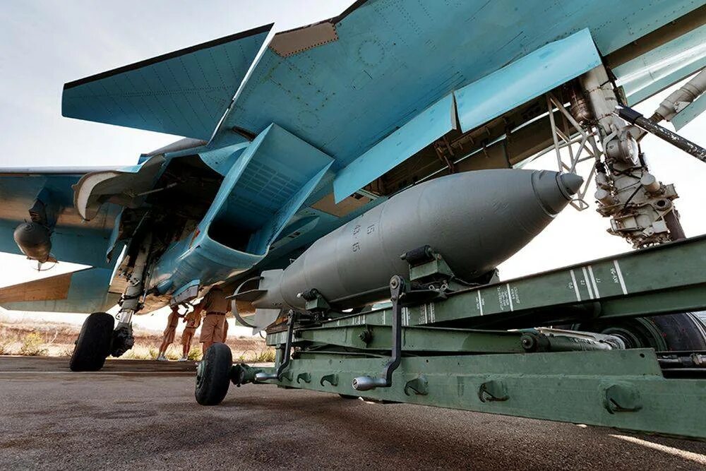 Бомбы вс рф. Бомба Фаб Су-34. Су 34 аэродромы базирования. Су 34 Фаб 1500. Су-34 Фаб-500.