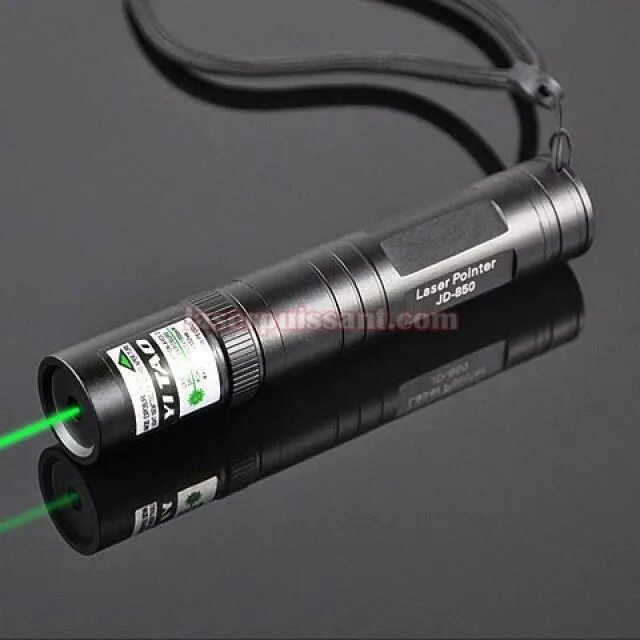 Самые мощные указки. Зеленый лазер 1000mw. Лазерная указка QC 1000w. Laser Pointer 1000mw EBAY. Сверхмощный лазер 1000 000000 MW.