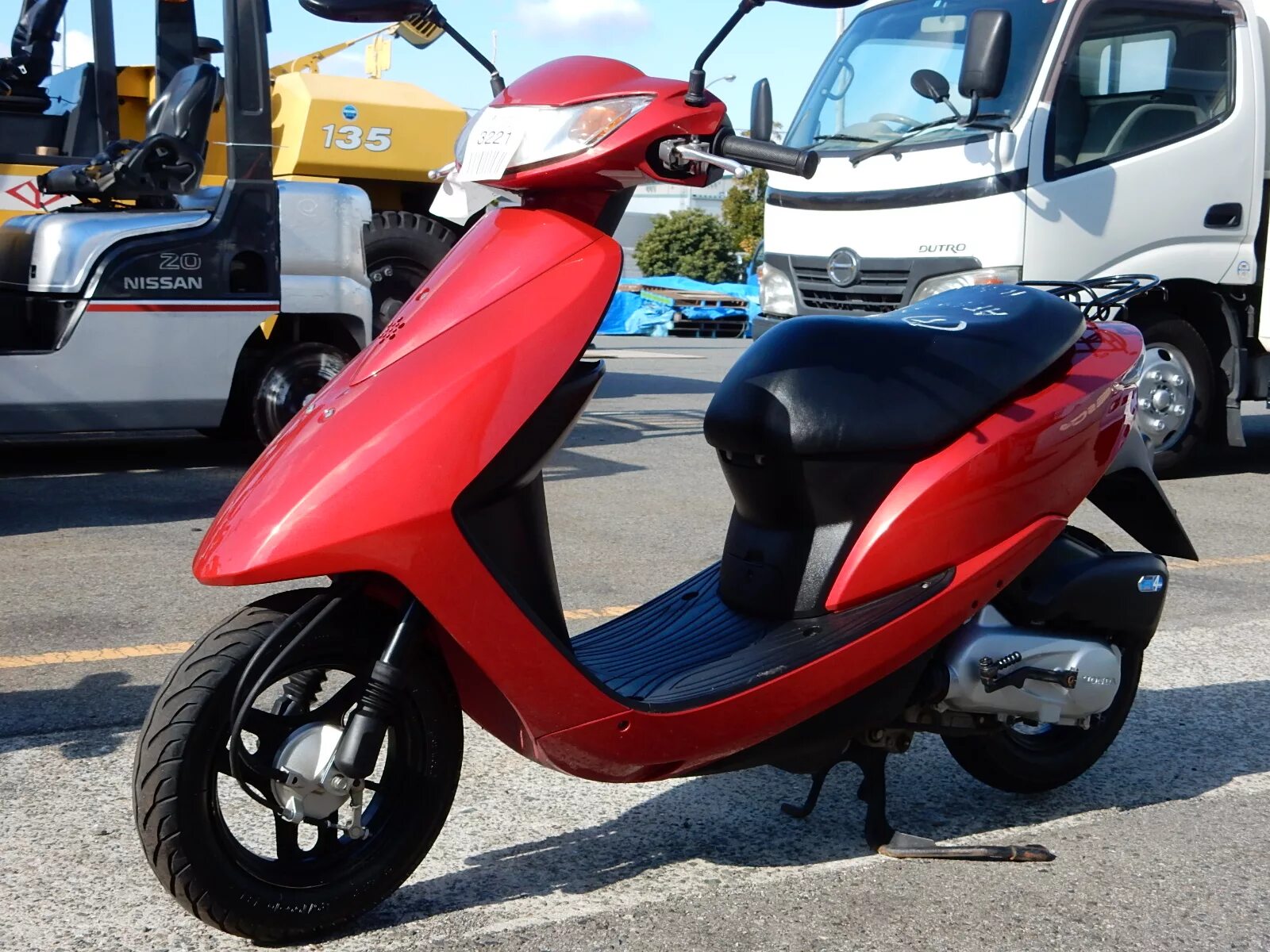 Хонда дио цеста. Хонда дио 50 кубов. Honda 64. Honda spacy 125. Скутер honda 300 кубов.