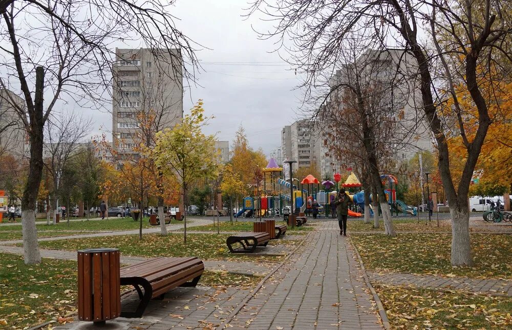 Погода московской области реутова. Центр города Реутов. Осень город Реутов. Москва город Реутов. Наукоград город Реутов Московская область.