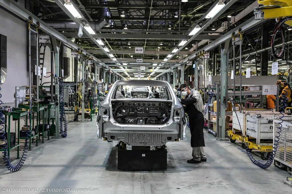 Тольяттинский волжский автозавод ссср. Автозавод по времени. Зил завод лихачева в ссср. Тольятти завод автоваз в ссср. Конвейер автоваза 2022.