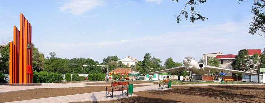 Энгельс-1 д. Энгельс авиабаза летка. Мемориальный комплекс энгельс летный городок. Обелиск георгиевская лента в энгельсе. Летка энгельс военная часть.