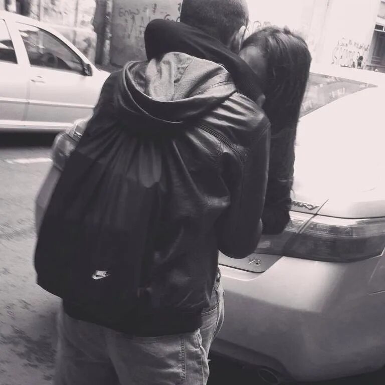 Девушка на спине у парня. Парень казах с девушкой. Женщина рядом с инфантильным мужчиной. Парень прижимает к стенке. Крутые пацаны и девчонки.