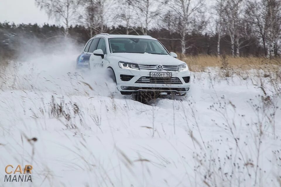 Тест драйв туарег. VW Touareg drive2. Туарег Фольксваген в снегу. Туарег в сугробе. Фольксваген Туарег в снегу на буксире.