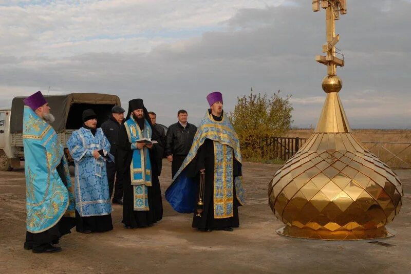 Адамовка работа. Адамовка храм покрова. церковь адамовка оренбургская область.
