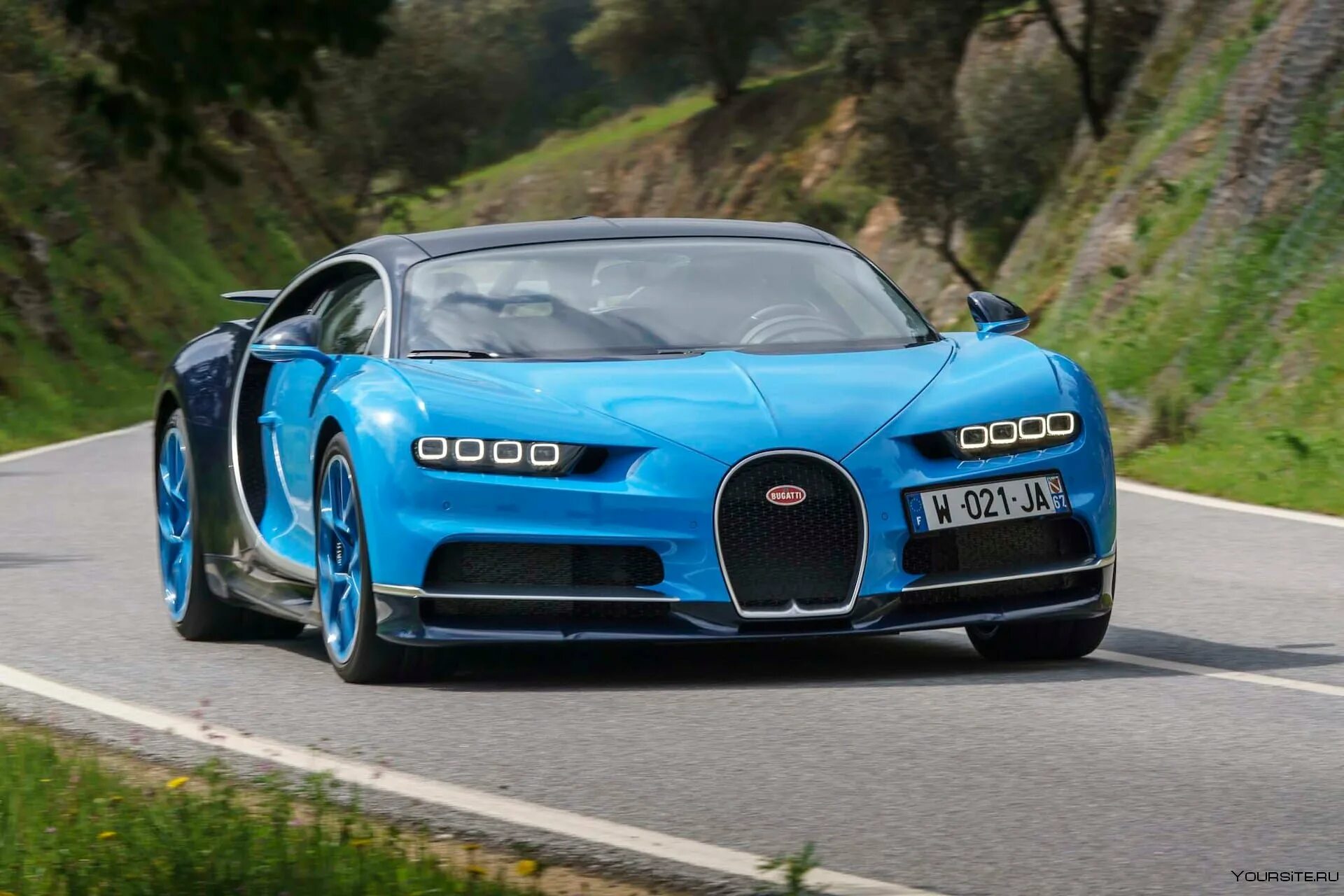 Картинка bugatti. Бугатти ЧИРОН. Бугатти Шерон. Bugatti Chiron Veyron. Бугатти Шерон спорт.