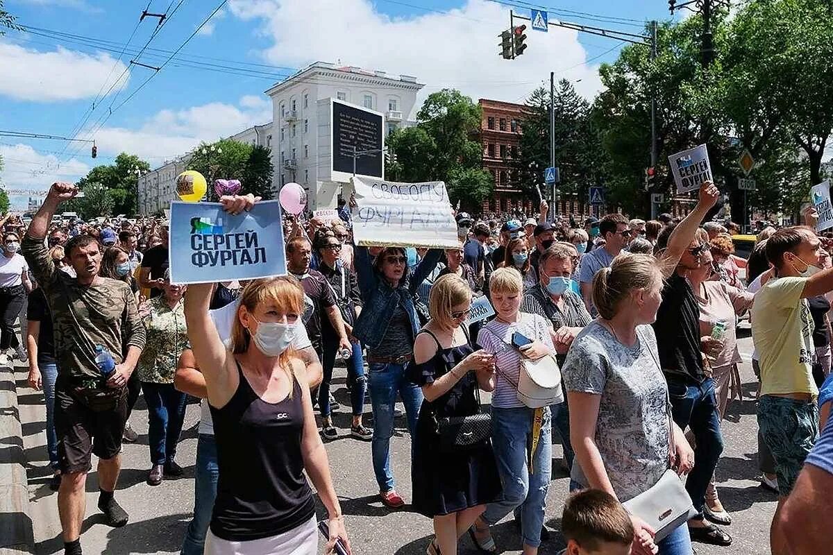 Ютуб youtube новости россии. Митинги в Хабаровске в поддержку Фургала. Хабаровск митинг 2020. Фургал пикет Хабаровск. Протесты в Хабаровске 2020.