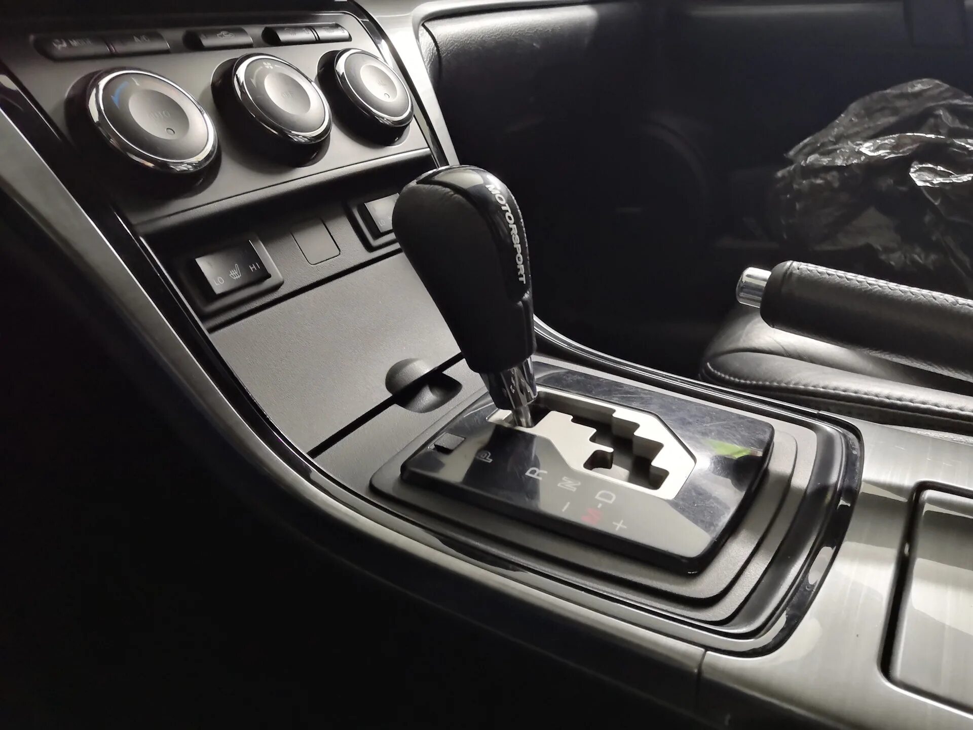 Ручка акпп mazda 6. Ручка акпп mazda 6. Мазда 6 коробка механика. Mazda 6 2013 акпп шторка ручки акпп. Акпп mazda 6 gj.
