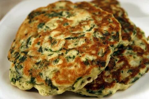Оладьи с яйцом и зеленым луком
