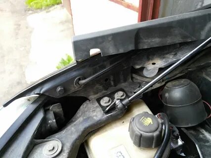Газовый упор капота кашкай