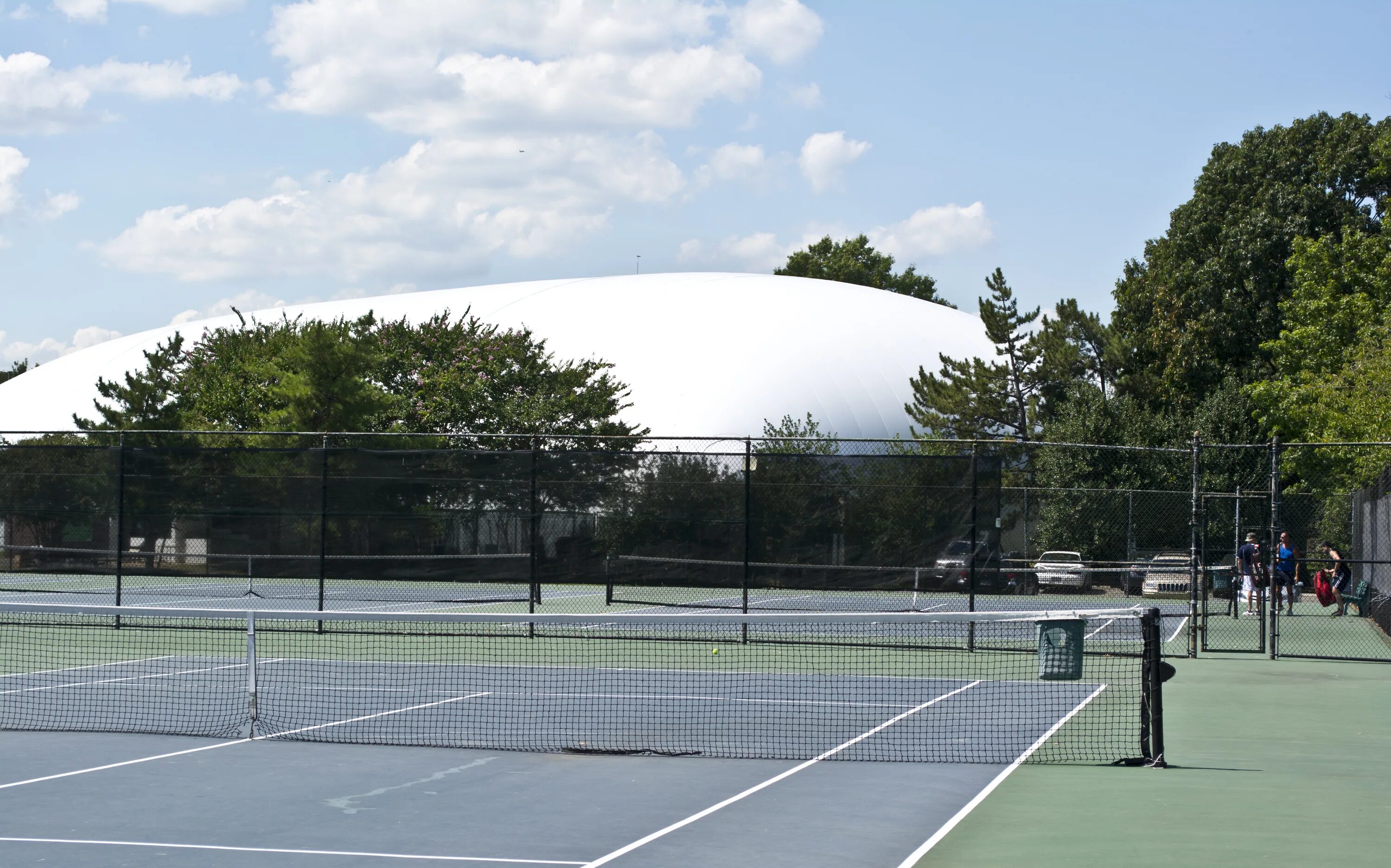 Теннисные корты в Тбилиси. Имперский колледж теннисный корт. Теннисный корт Toronto. Теннисные корты Ереван.