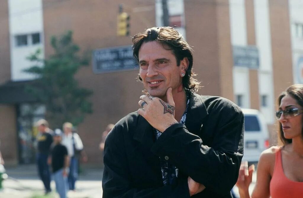 Жена моего брата фильм 2005. 10th & wolf (2006). Джованни рибизи  пересечение 10 и вульф. Пересечение 10 и вульф. Пересечение 10 и вульф.