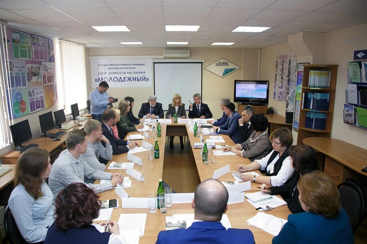 трудоустройство молодежи. медиапотребление в россии 2022. центр занятости. центр занятости населения. молодёжный центр занятости.