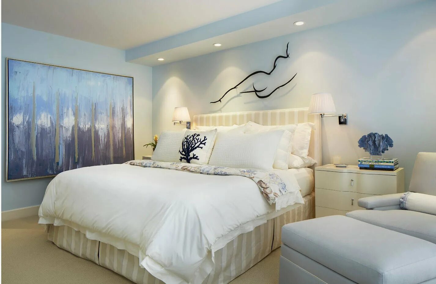 Декор над кроватью. Декор стены в спальне. Декор спальни. Украшение на стену в спальню. Как оформить стены в спальне.