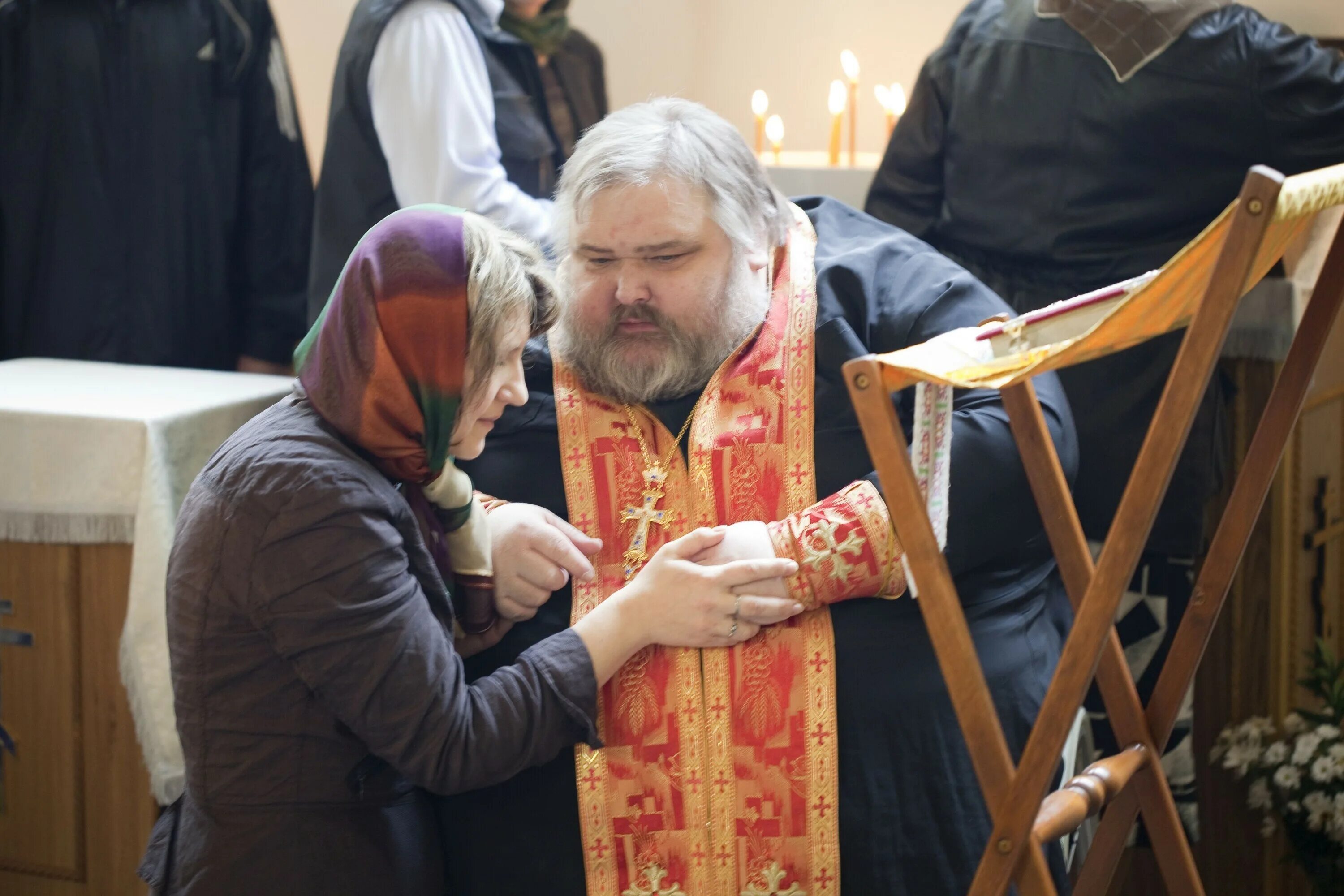 Приход батюшки. Православный священник. Священник русской православной церкви. Церковный служитель.