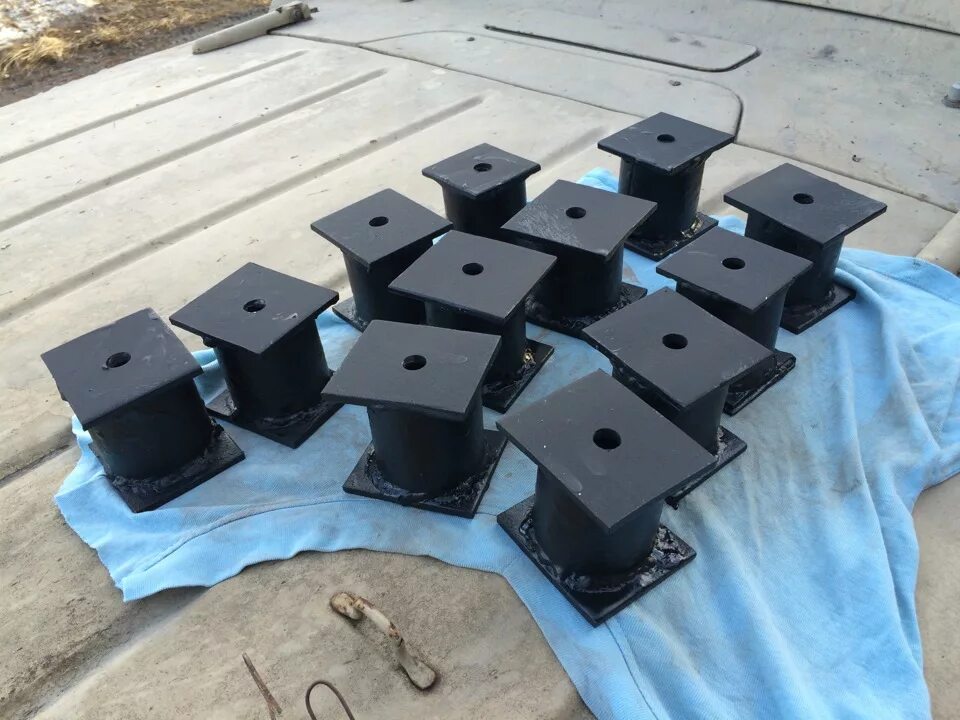 Гранта проставки 20 мм. Проставки кузова сафари 60. Проставки ниссан навара. Проставки риф на уаз хантер рессора рама. Уаз патриот проставки под кузов 3см.