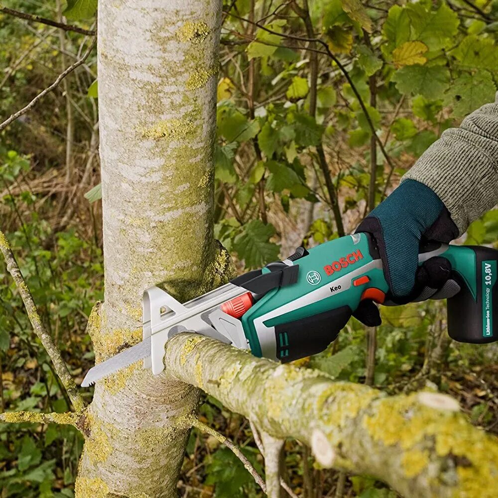 Ножовка для обрезки деревьев. Сучкорез аккумуляторный Bosch keo. Сабельная пила Bosch keo. Сабельная пила бош keo аккумуляторная. Bosch keo аккумуляторная Садовая.