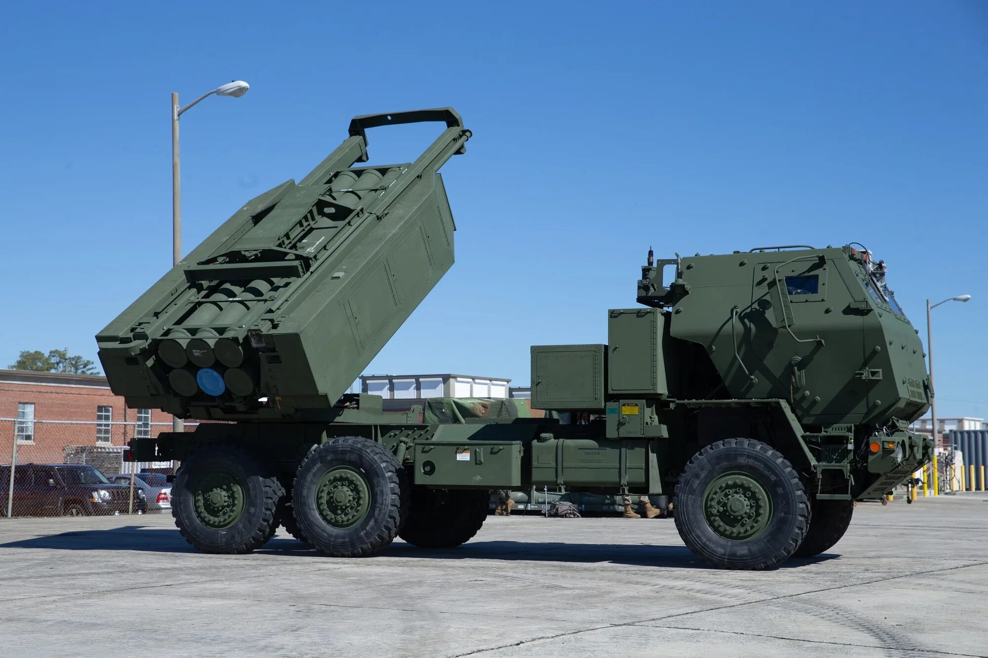 Установка хаймерс. M142 HIMARS. РСЗО США HIMARS. РСЗО м142 HIMARS. РСЗО m142.