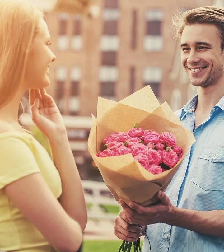 He he liked the city. Shy man. Мужчина шокирован женщиной. Shy men women. He is giving Flowers.