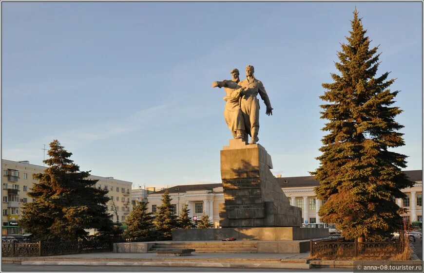 Памятник Уральскому добровольческому танковому корпусу. Памятник УДТК В Екатеринбурге. Памятник Уральскому танковому корпусу в Екатеринбурге. Памятник Уральскому добровольческому корпусу Екатеринбург.