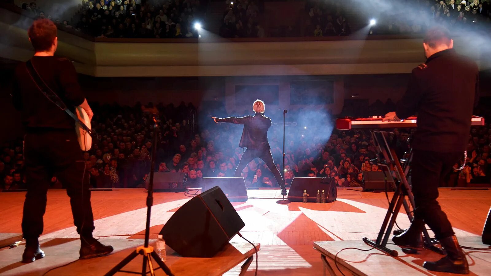 Концерт шамана дронова. Шаман на Донбассе концерт 2023. Shaman концерт.