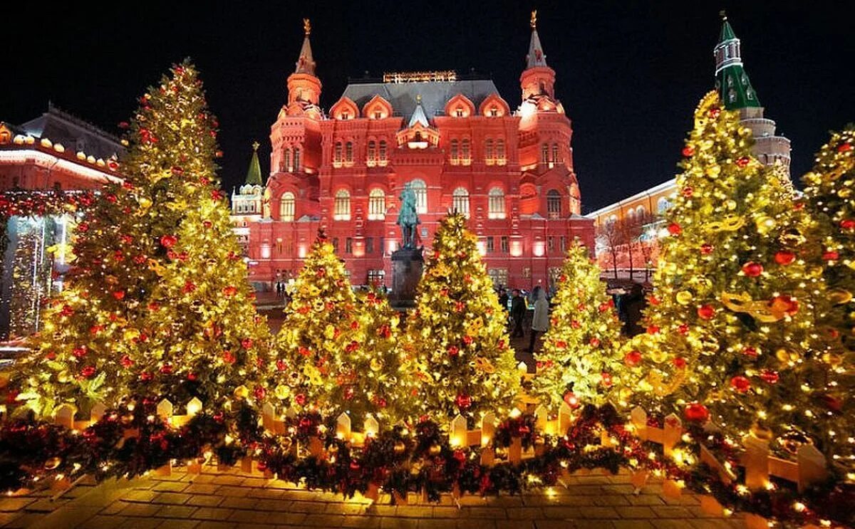 Новогодняя площадь. Фестиваль «путешествие в рождество» на манежной площади. Салют москва новый год. Новогодняя красная площадь. Площадь киевского вокзала новый год 2022.
