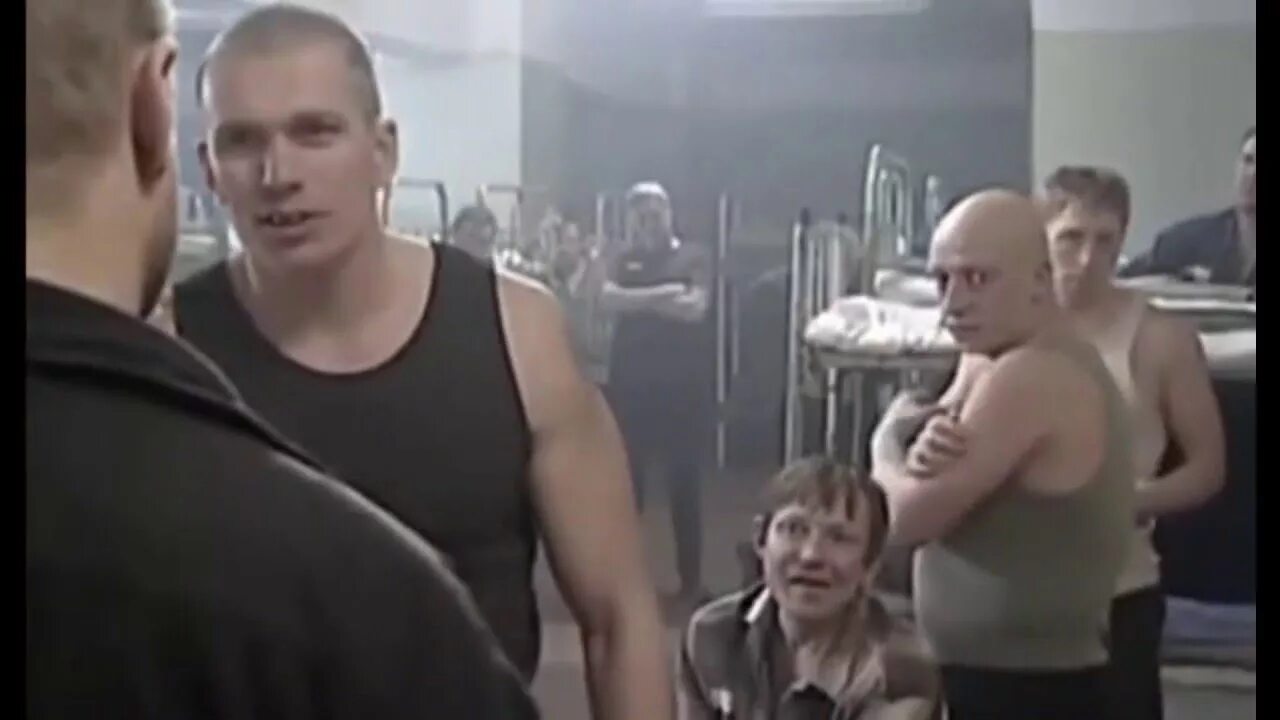 Друзья тюремного бойфренда передали привет с воли