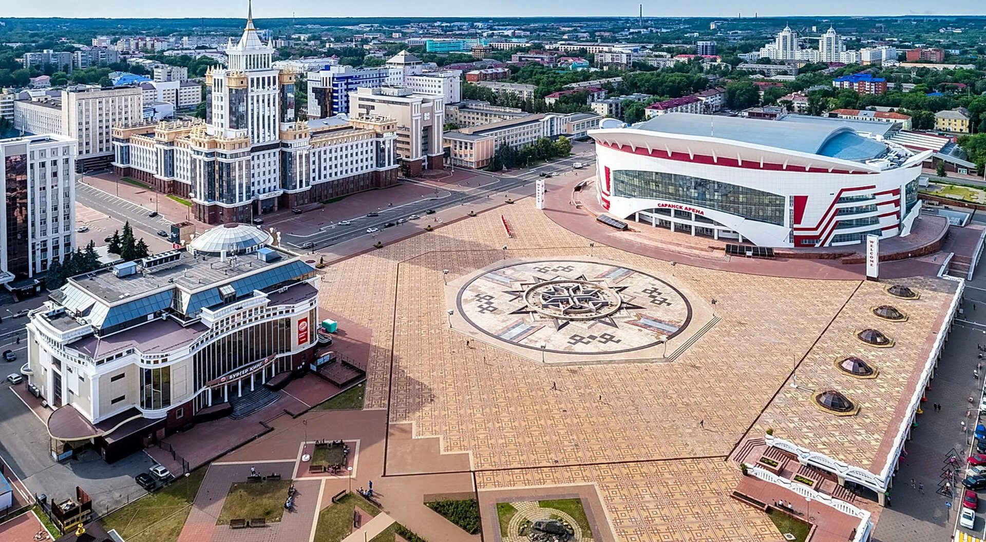 Город Саранск площадь тысячелетия. Саранск площадь тысячелетия Саранск. Город Саранск Республика Мордовия центр. Площадь тысячелетия Саранск вид сверху. Хантер саранск