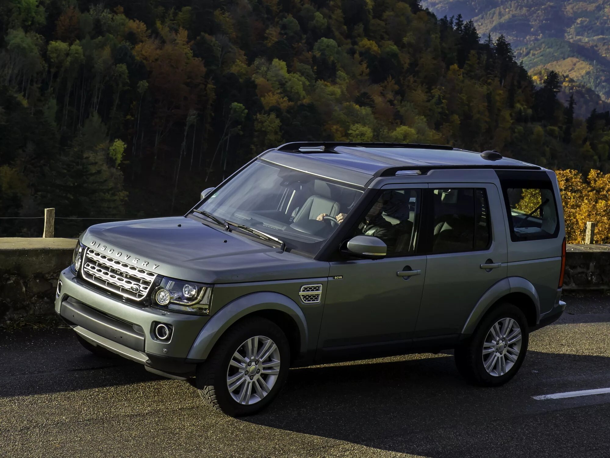 Какой дискавери. Ленд ровер дискавери 4 поколения. land rover discovery 2014. land rover discovery 2013. ленд ровер дискавери 6 поколения.