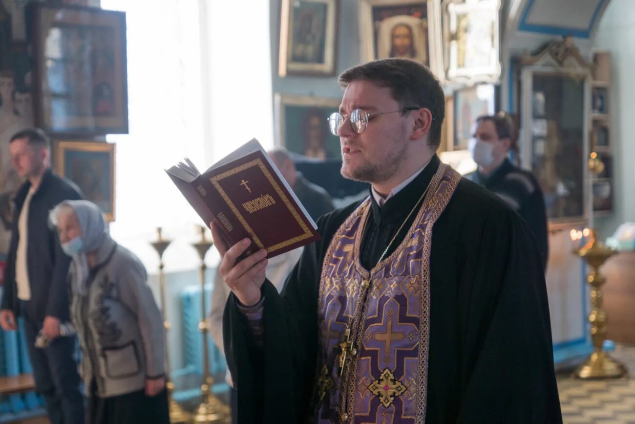 служба епископа павла в покровском храме сарапула. престольный праздник сарапульский район. торжество православия 2023. павел герасимов протодиакон. богослужение сарапул.