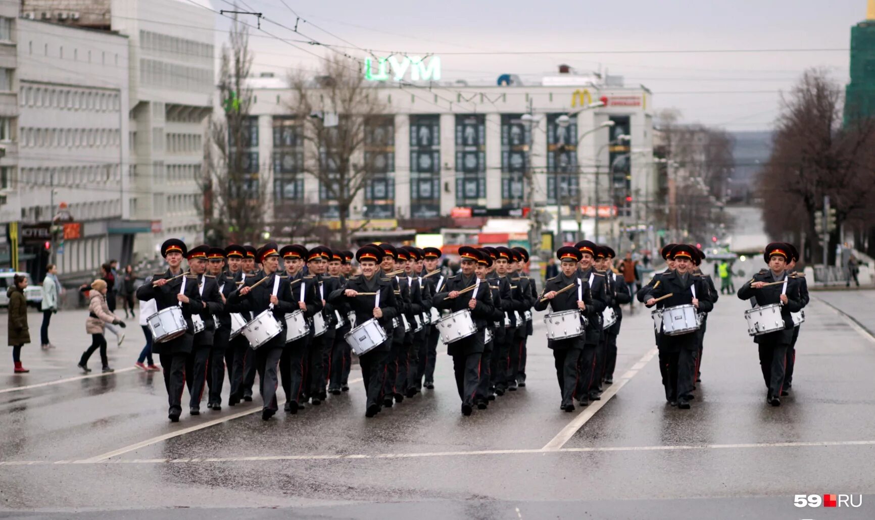Площадь ленина новосибирск парад. 7 мая 2018. Репетиция парада победы 2022 в москве. 7 мая 2018. 7 мая.