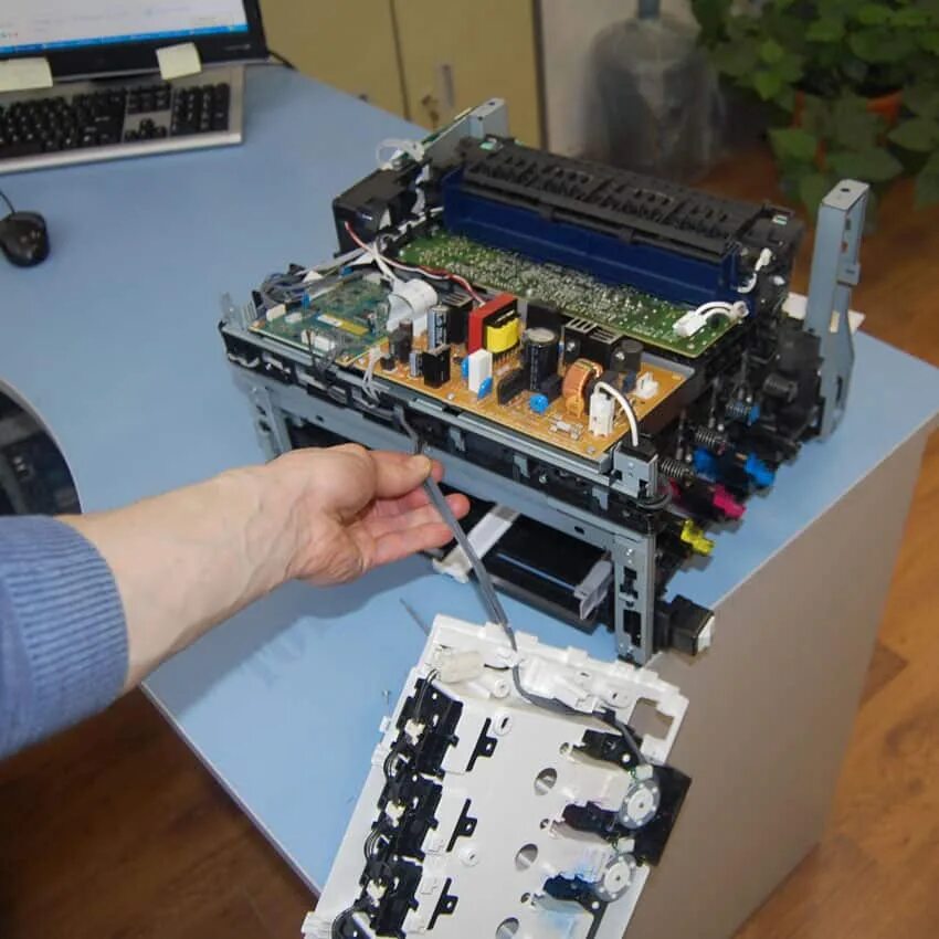 Xerox разбор. Xerox 6015. ксерокс 6000. xerox 6000 разборка. xerox phaser 6000 разборка принтера.