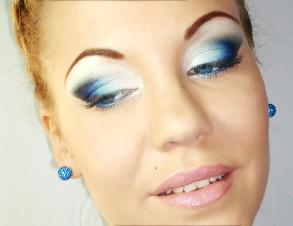 Летний макияж для голубых глаз 12 Incredible Makeup Tutorials For Blue Eyes Makeup für blaue augen, Lidschatten